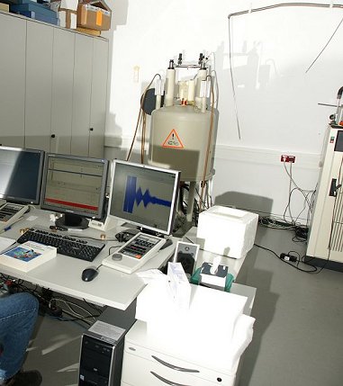 Operatorterminal Bruker Avance 200 MHz NMR-Spektrometer