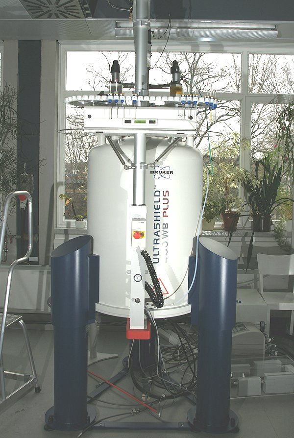 bruker400_600x894.jpg